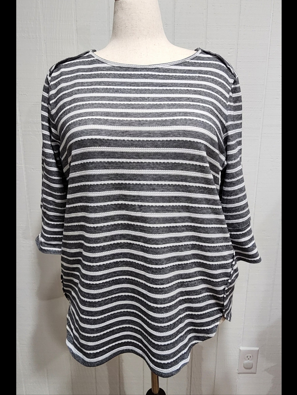 Chicos Zenergy Tunic Top Size 3 (16/18) Black White Stripes 3/4 Sleeves Textured